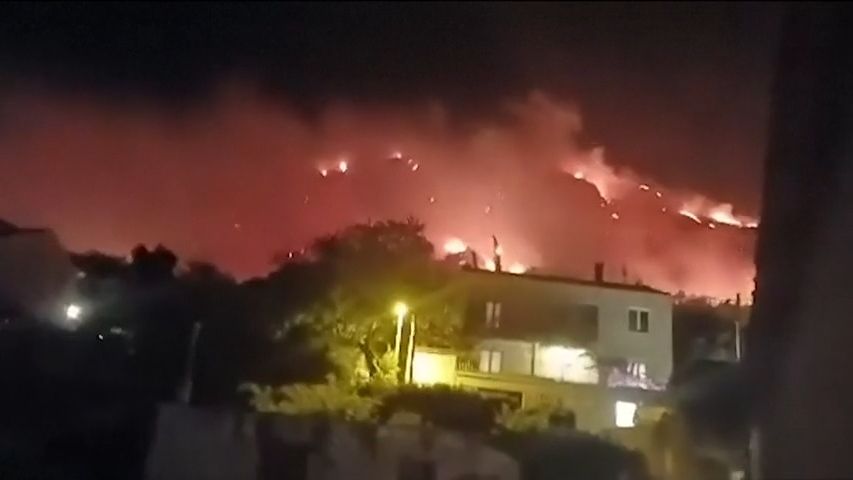 Video: S rozsáhlými požáry bojují v Chorvatsku i Portugalsku